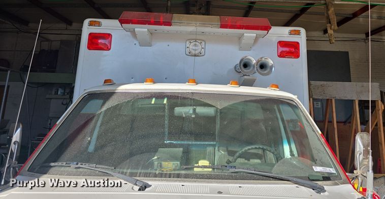 image for item NI9361 1990 Ford F350 XL ambulance