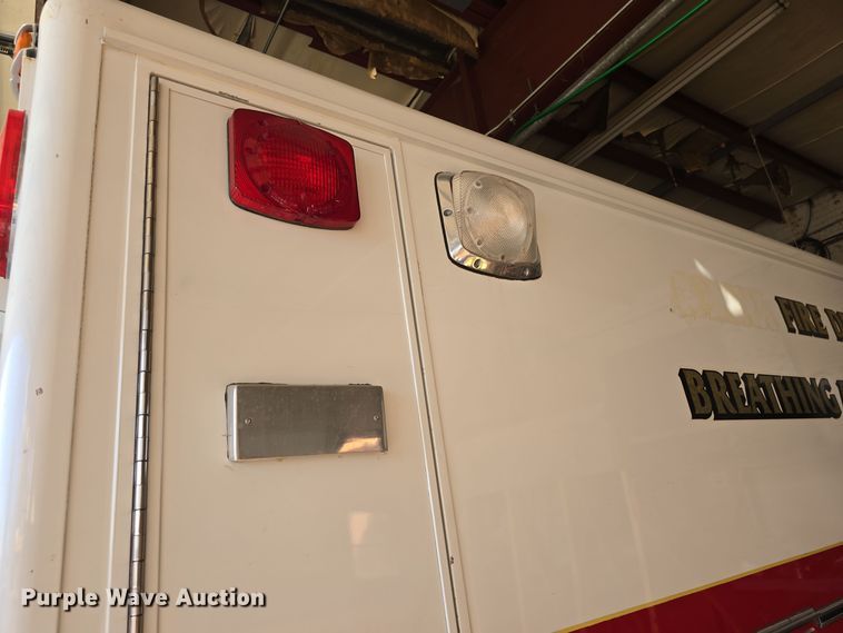 image for item NI9361 1990 Ford F350 XL ambulance