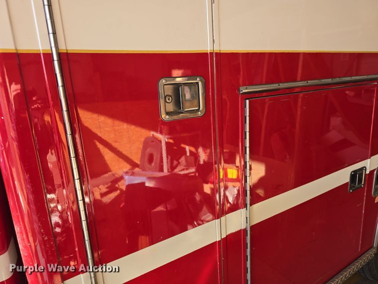 image for item NI9361 1990 Ford F350 XL ambulance