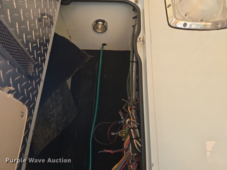 image for item NI9361 1990 Ford F350 XL ambulance