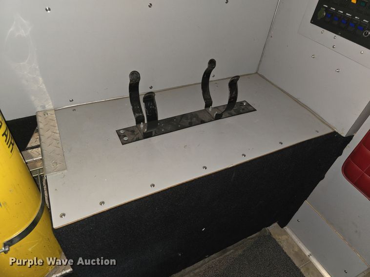 image for item NI9361 1990 Ford F350 XL ambulance