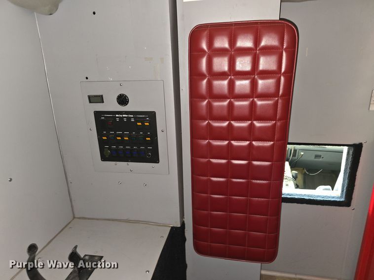 image for item NI9361 1990 Ford F350 XL ambulance