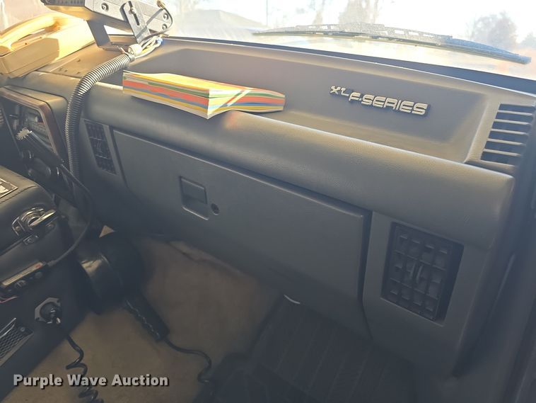 image for item NI9361 1990 Ford F350 XL ambulance