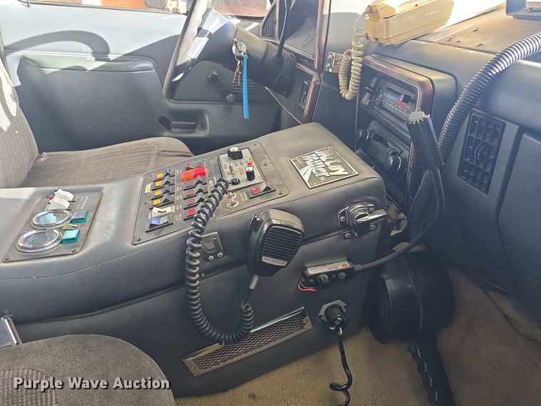 image for item NI9361 1990 Ford F350 XL ambulance