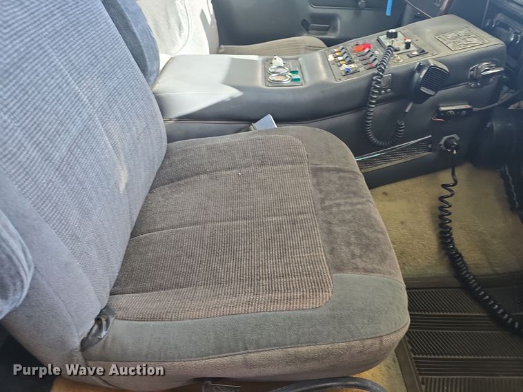 image for item NI9361 1990 Ford F350 XL ambulance