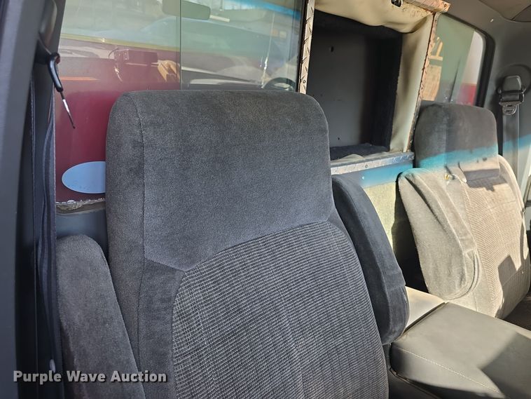 image for item NI9361 1990 Ford F350 XL ambulance