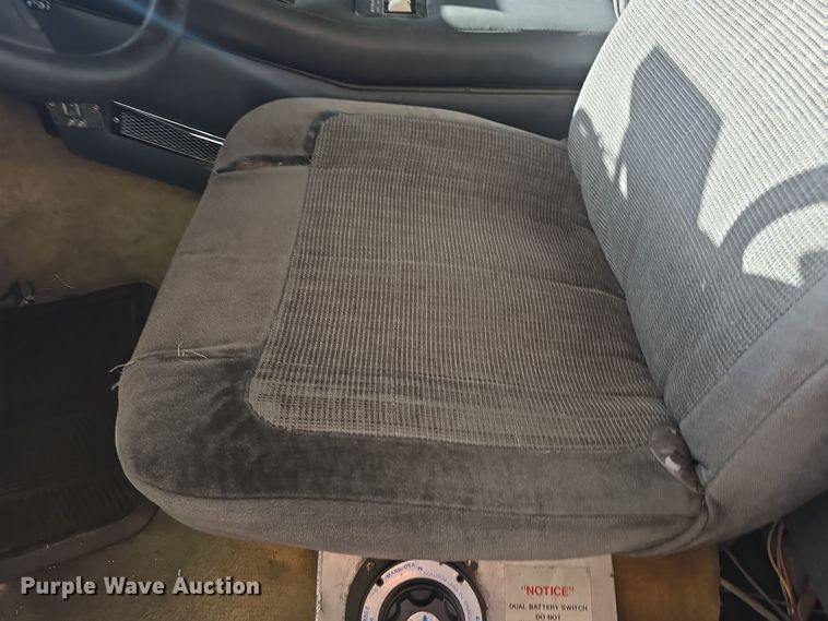 image for item NI9361 1990 Ford F350 XL ambulance