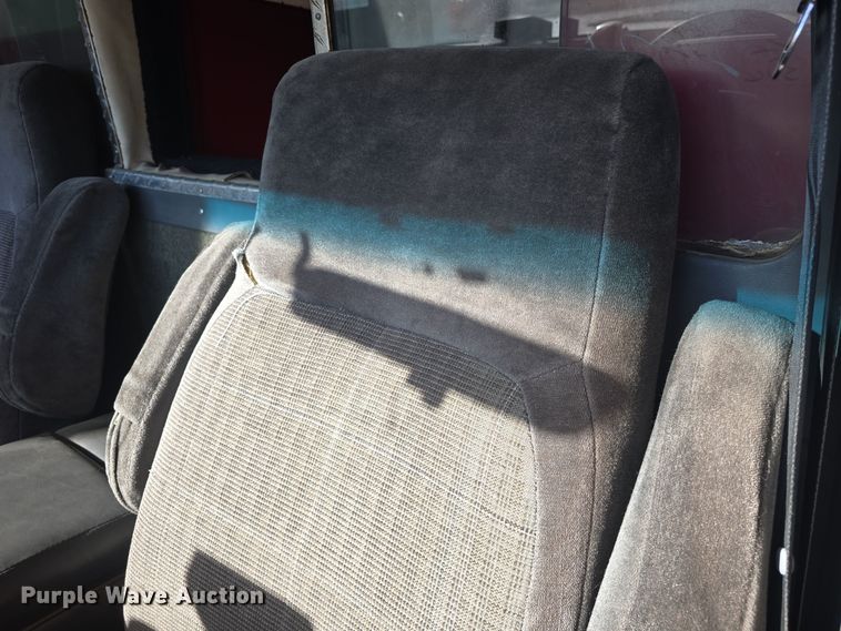 image for item NI9361 1990 Ford F350 XL ambulance