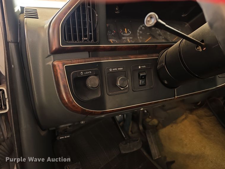 image for item NI9361 1990 Ford F350 XL ambulance