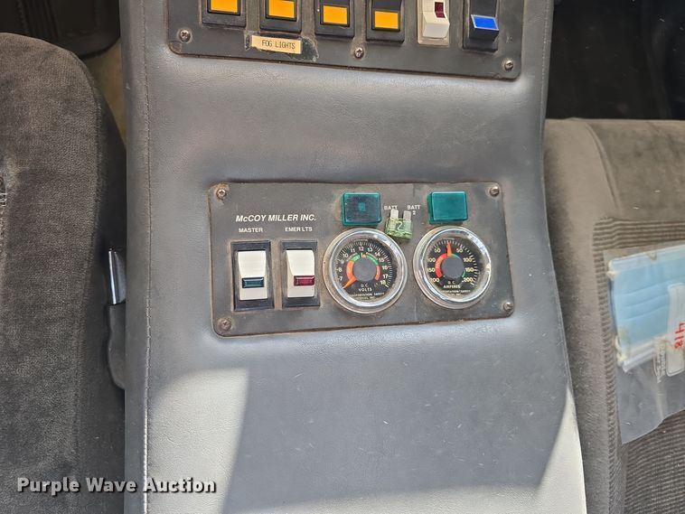 image for item NI9361 1990 Ford F350 XL ambulance