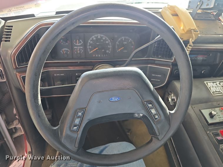 image for item NI9361 1990 Ford F350 XL ambulance