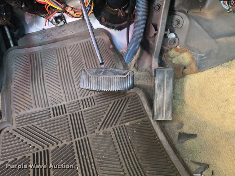 image for item NI9361 1990 Ford F350 XL ambulance