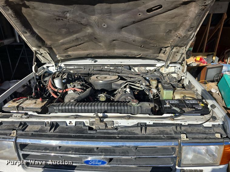 image for item NI9361 1990 Ford F350 XL ambulance