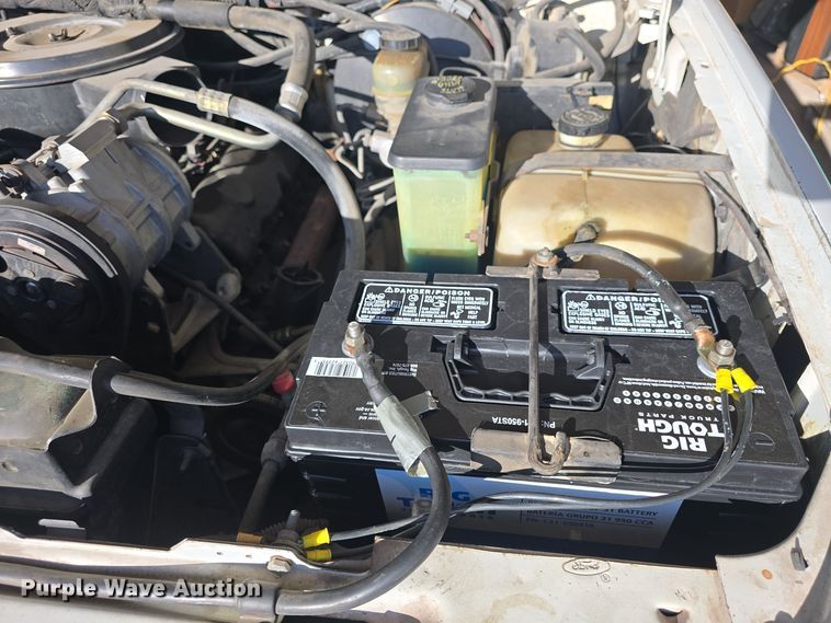 image for item NI9361 1990 Ford F350 XL ambulance