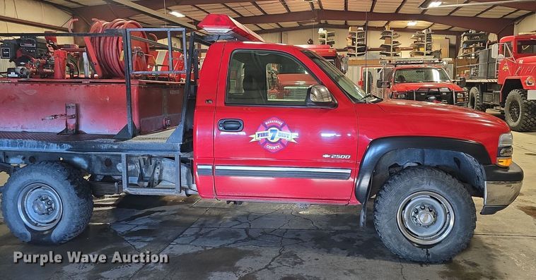 image for item NI9367 2000 Chevrolet Silverado 2500 LS brush fire truck