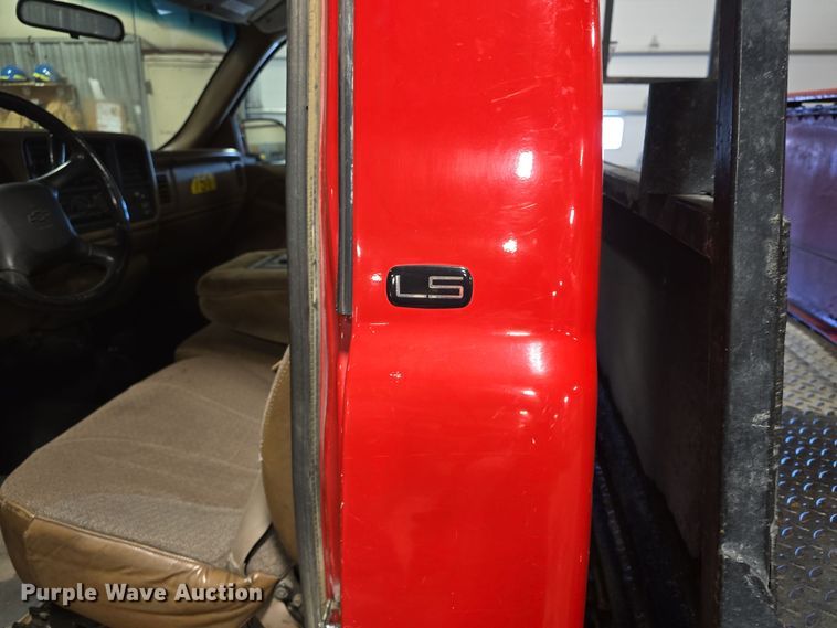 image for item NI9367 2000 Chevrolet Silverado 2500 LS brush fire truck