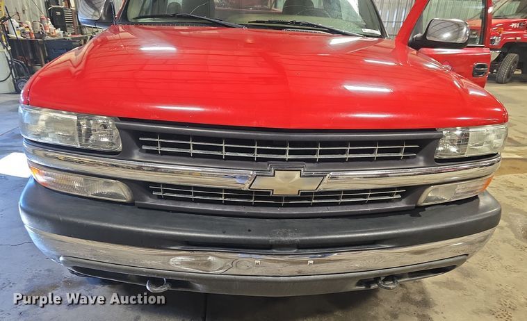 image for item NI9367 2000 Chevrolet Silverado 2500 LS brush fire truck