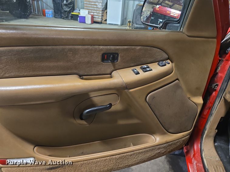 image for item NI9367 2000 Chevrolet Silverado 2500 LS brush fire truck