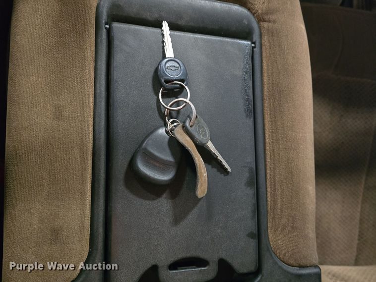 image for item NI9367 2000 Chevrolet Silverado 2500 LS brush fire truck