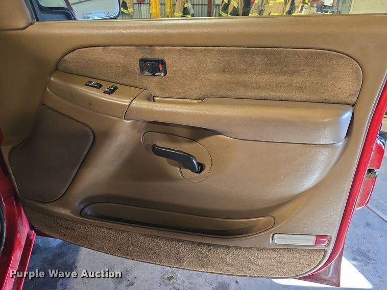 image for item NI9367 2000 Chevrolet Silverado 2500 LS brush fire truck