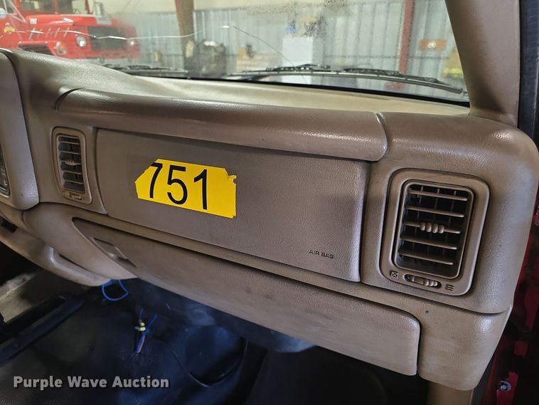 image for item NI9367 2000 Chevrolet Silverado 2500 LS brush fire truck