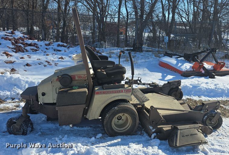 image for item NI9370 Grasshopper 725DT6 ZTR lawn mower