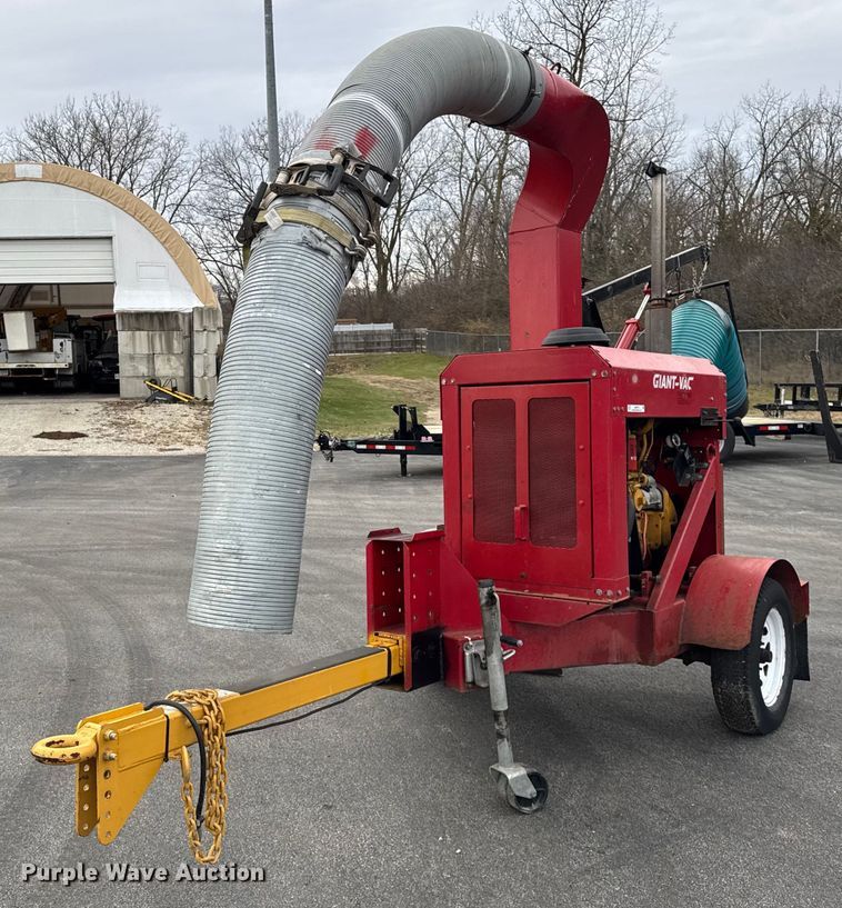 image for item OG9776 2009 Giant Vac TM4901JDTB-HW leaf vacuum trailer 