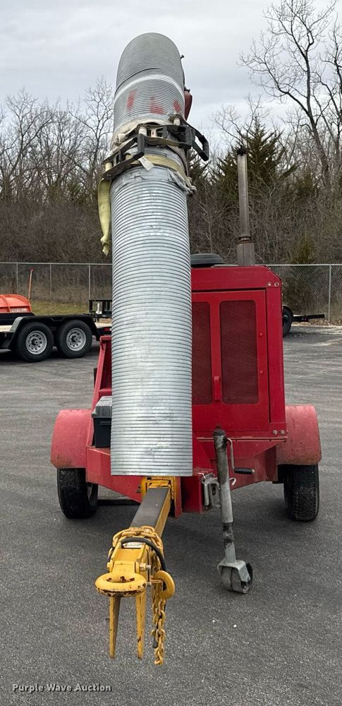 image for item OG9776 2009 Giant Vac TM4901JDTB-HW leaf vacuum trailer 