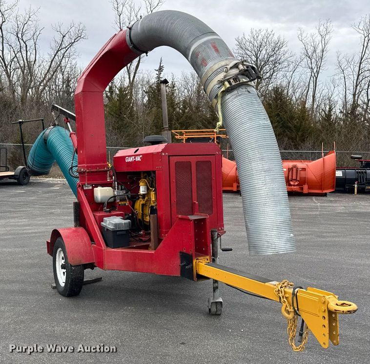 image for item OG9776 2009 Giant Vac TM4901JDTB-HW leaf vacuum trailer 