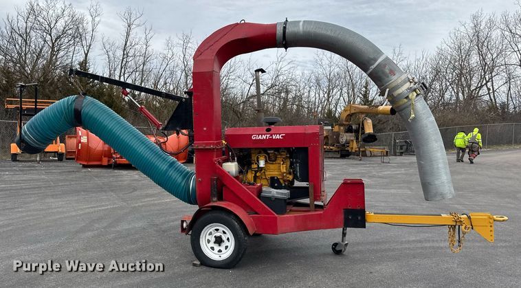 image for item OG9776 2009 Giant Vac TM4901JDTB-HW leaf vacuum trailer 