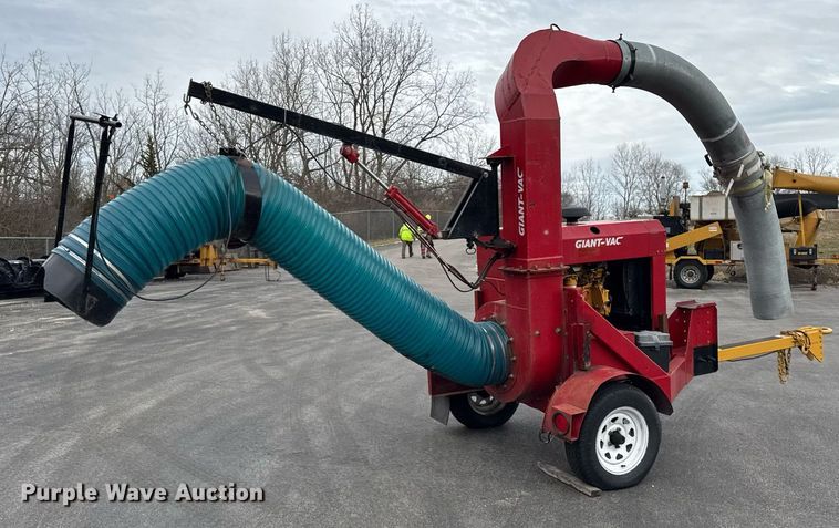 image for item OG9776 2009 Giant Vac TM4901JDTB-HW leaf vacuum trailer 