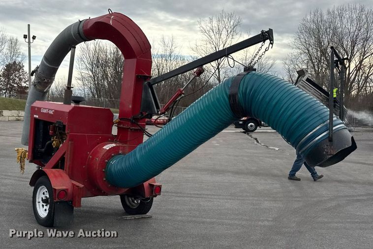 image for item OG9776 2009 Giant Vac TM4901JDTB-HW leaf vacuum trailer 