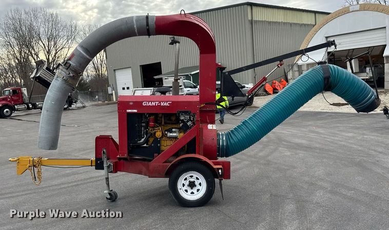 image for item OG9776 2009 Giant Vac TM4901JDTB-HW leaf vacuum trailer 
