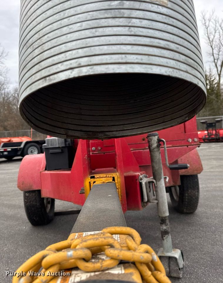 image for item OG9776 2009 Giant Vac TM4901JDTB-HW leaf vacuum trailer 