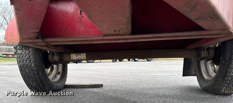 image for item OG9776 2009 Giant Vac TM4901JDTB-HW leaf vacuum trailer 