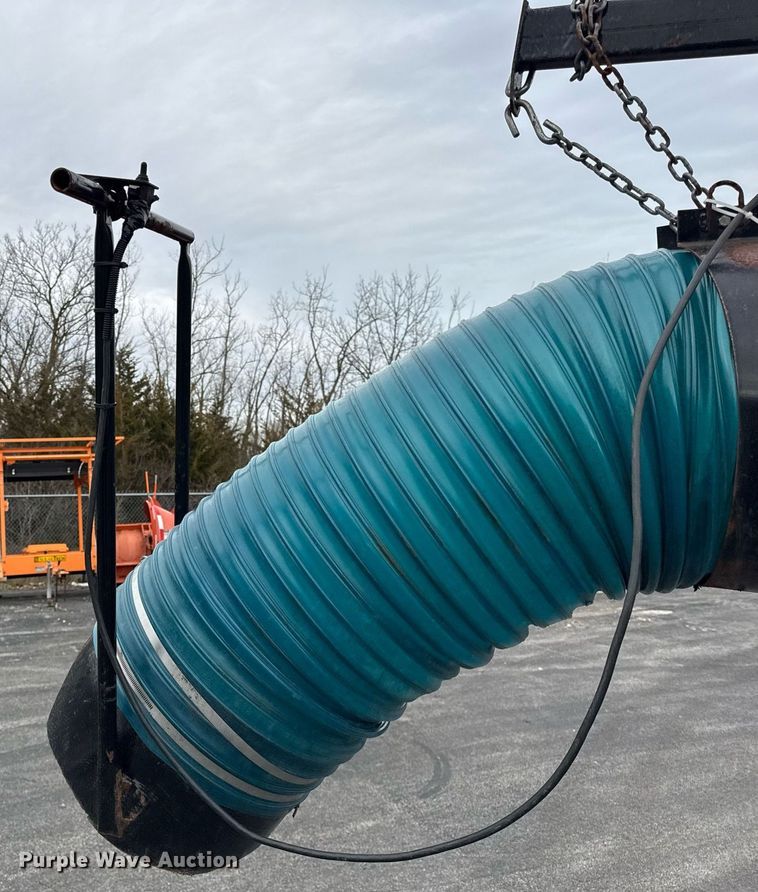 image for item OG9776 2009 Giant Vac TM4901JDTB-HW leaf vacuum trailer 