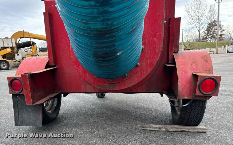 image for item OG9776 2009 Giant Vac TM4901JDTB-HW leaf vacuum trailer 