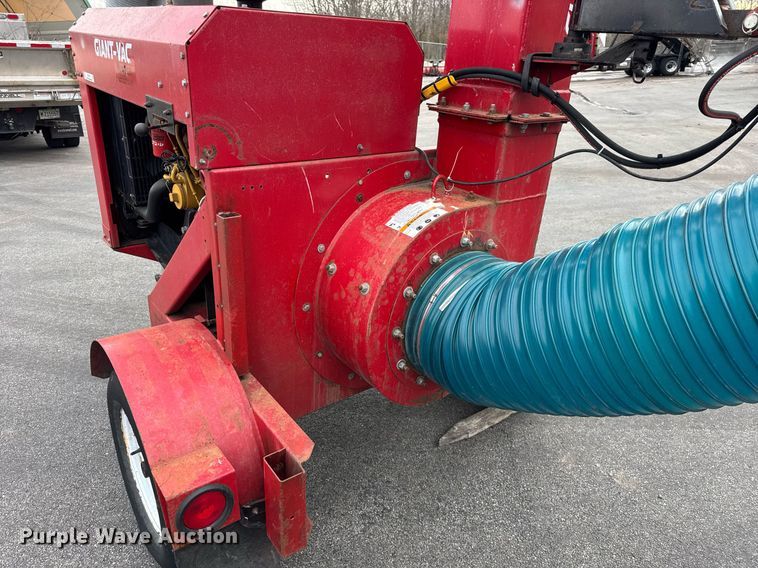 image for item OG9776 2009 Giant Vac TM4901JDTB-HW leaf vacuum trailer 