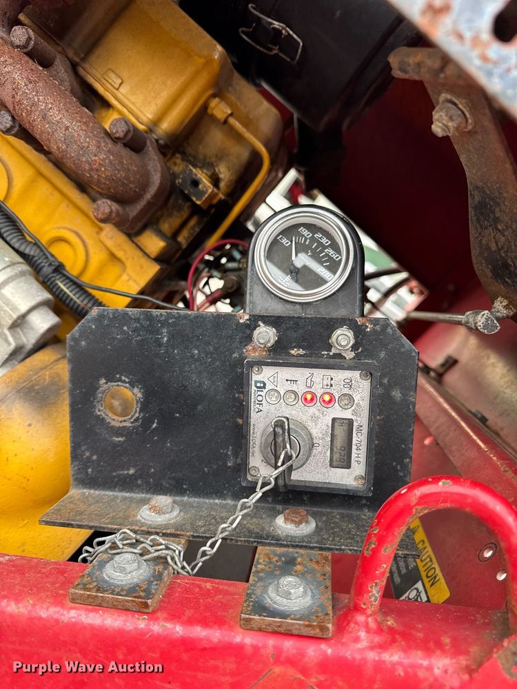 image for item OG9776 2009 Giant Vac TM4901JDTB-HW leaf vacuum trailer 