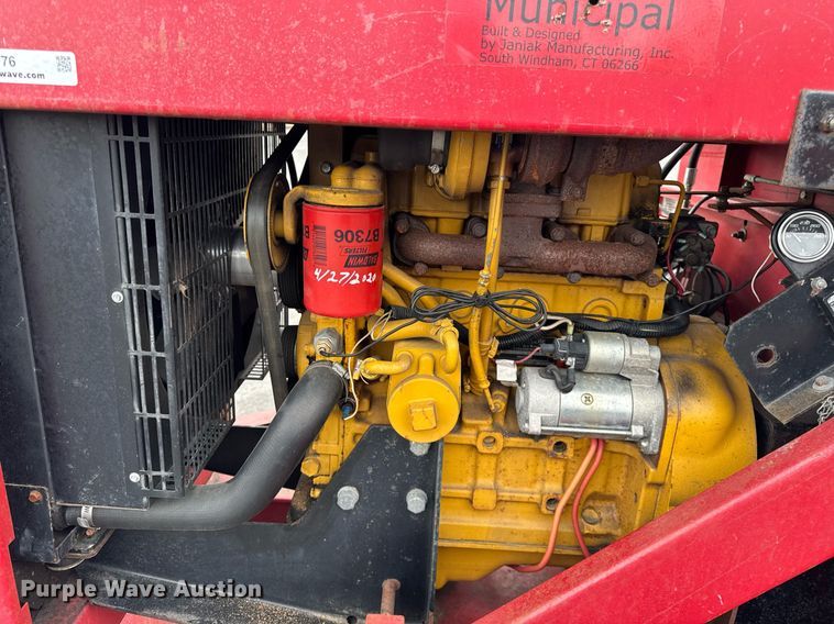 image for item OG9776 2009 Giant Vac TM4901JDTB-HW leaf vacuum trailer 