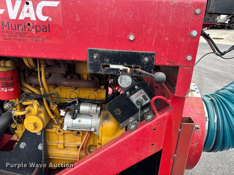 image for item OG9776 2009 Giant Vac TM4901JDTB-HW leaf vacuum trailer 