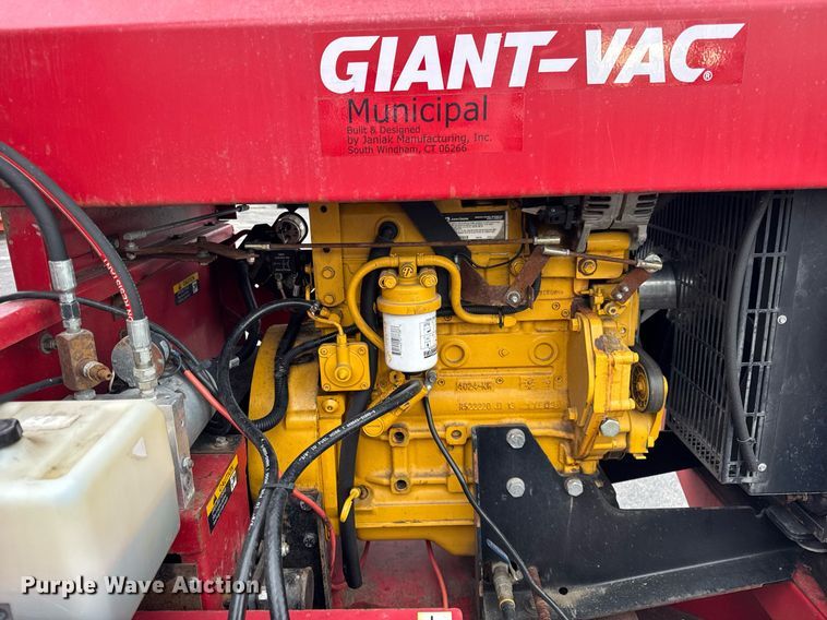 image for item OG9776 2009 Giant Vac TM4901JDTB-HW leaf vacuum trailer 