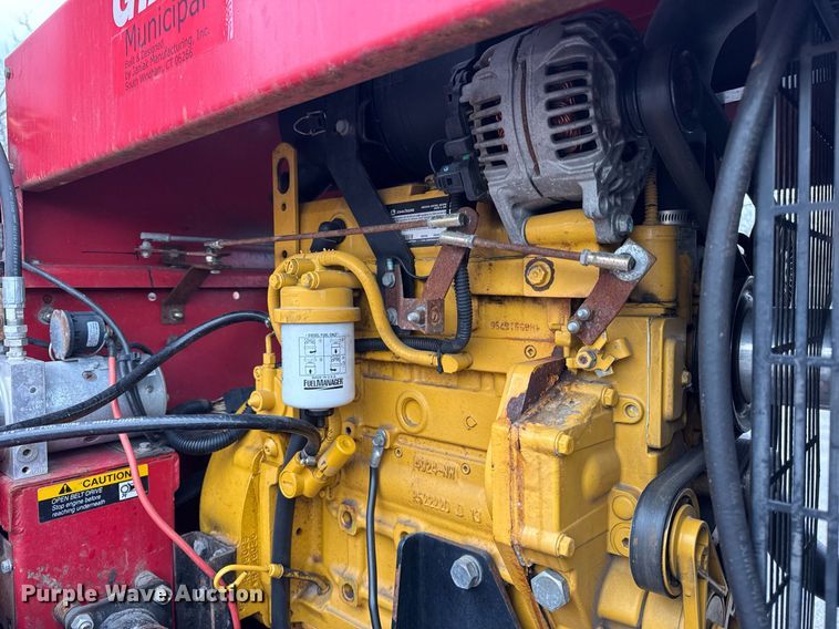 image for item OG9776 2009 Giant Vac TM4901JDTB-HW leaf vacuum trailer 