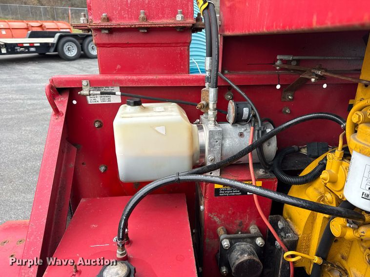 image for item OG9776 2009 Giant Vac TM4901JDTB-HW leaf vacuum trailer 