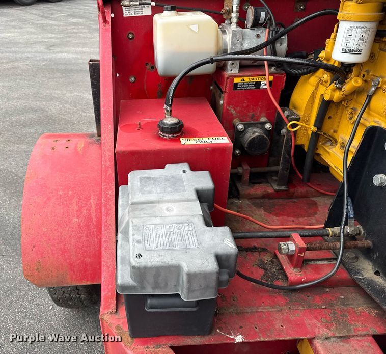 image for item OG9776 2009 Giant Vac TM4901JDTB-HW leaf vacuum trailer 