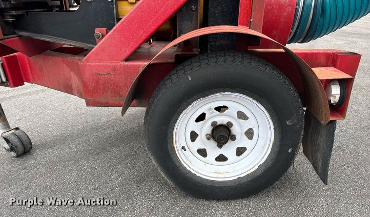 image for item OG9776 2009 Giant Vac TM4901JDTB-HW leaf vacuum trailer 