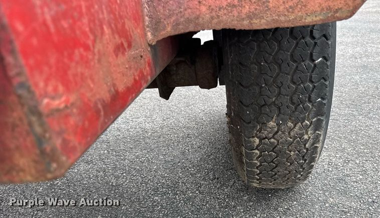 image for item OG9776 2009 Giant Vac TM4901JDTB-HW leaf vacuum trailer 