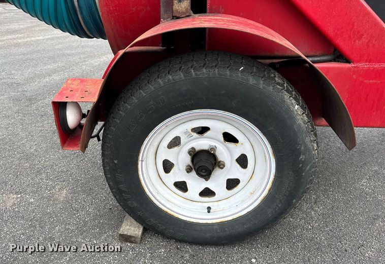 image for item OG9776 2009 Giant Vac TM4901JDTB-HW leaf vacuum trailer 