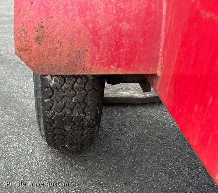 image for item OG9776 2009 Giant Vac TM4901JDTB-HW leaf vacuum trailer 