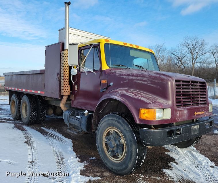 image for item OH9498 1991 International 4900 water truck